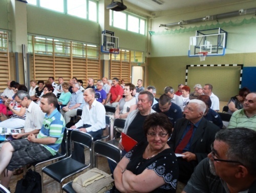 Infrastruktura drogowa i gospodarka odpadami  dominowały na spotkaniu prezydenta  z mieszkańcami południowego rejonu Legnicy